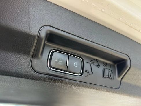 Certified 2024 Ford Explorer XLT AWD/4WD image 23