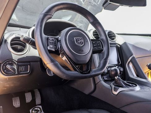 Used 2014 SRT Viper SRT-10 w/ Grand Touring Package RWD image 23