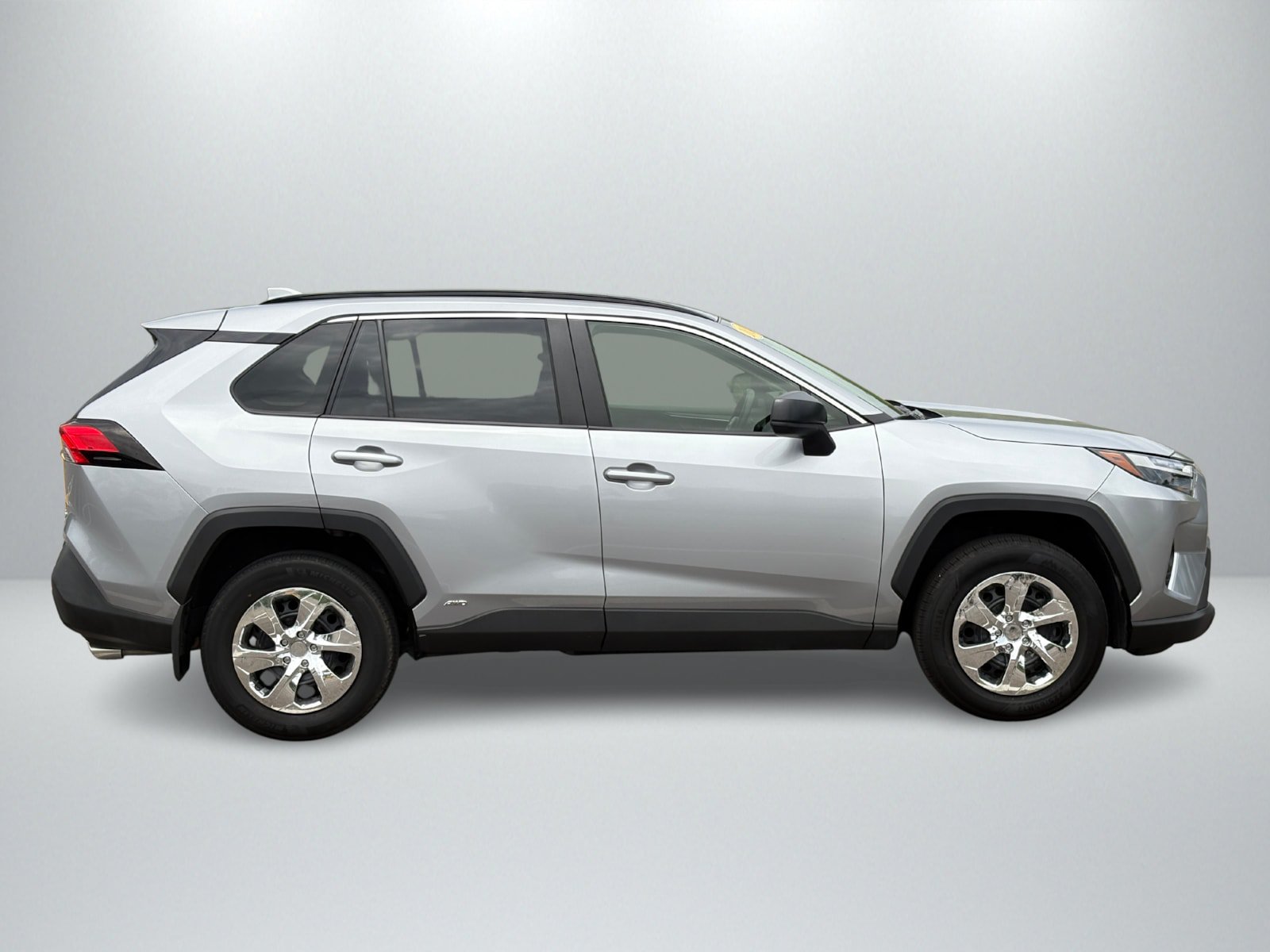 Used 2024 Toyota RAV4 LE AWD/4WD image 6