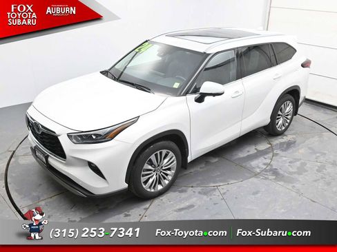 Used 2024 Toyota Highlander Platinum image 19