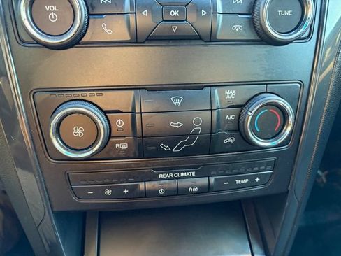 Used 2019 Ford Explorer XLT AWD/4WD image 22