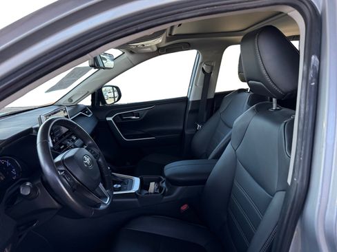 Used 2019 Toyota RAV4 Limited w/ Carpet Mat Package AWD/4WD image 10