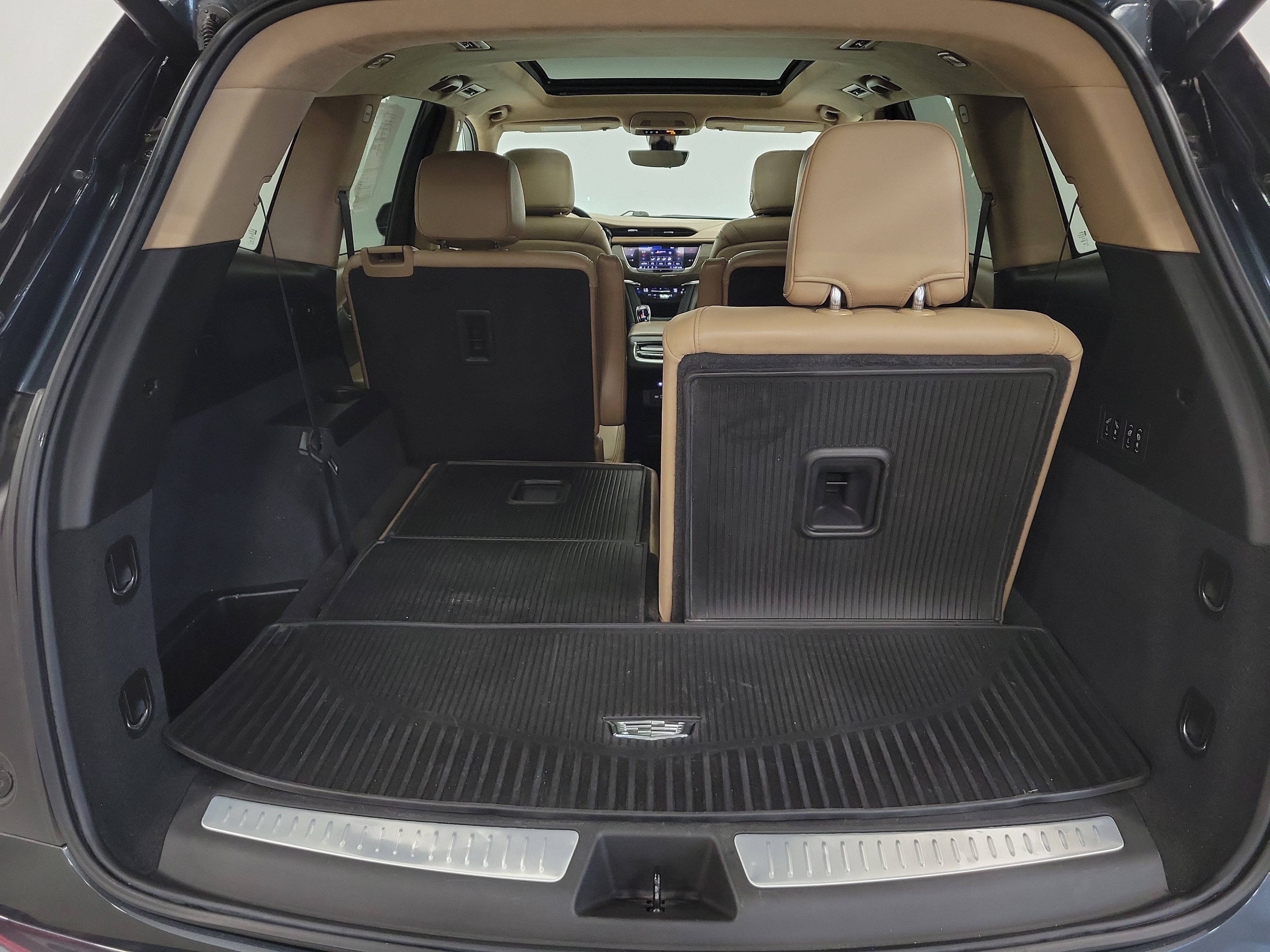 Used 2020 Cadillac XT6 Premium Luxury w/ Platinum Package AWD/4WD image 27