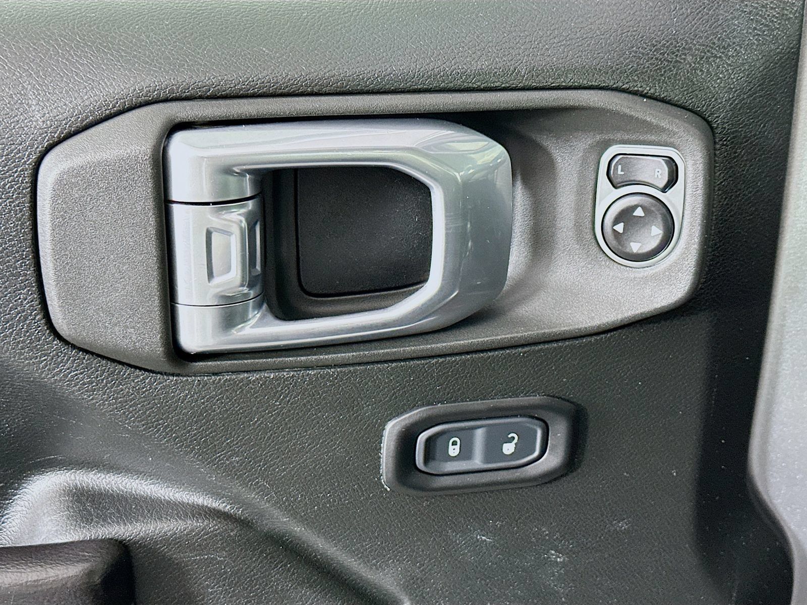Used 2020 Jeep Wrangler Unlimited Sport S AWD/4WD image 17