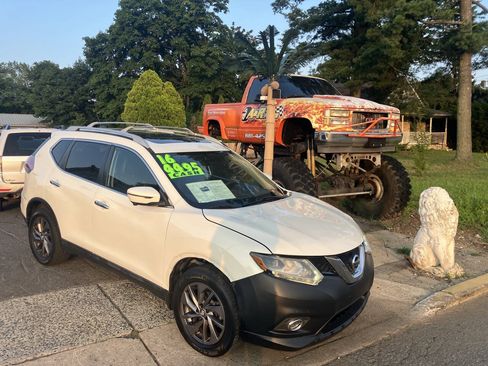 Used 2016 Nissan Rogue SL w/ SL Premium Package FWD image 2