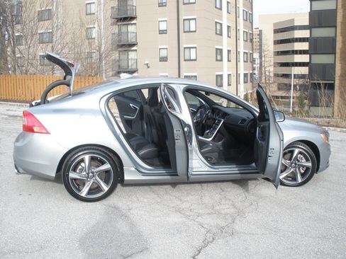 Used 2015 Volvo S60 T6 R-Design Platinum image 21