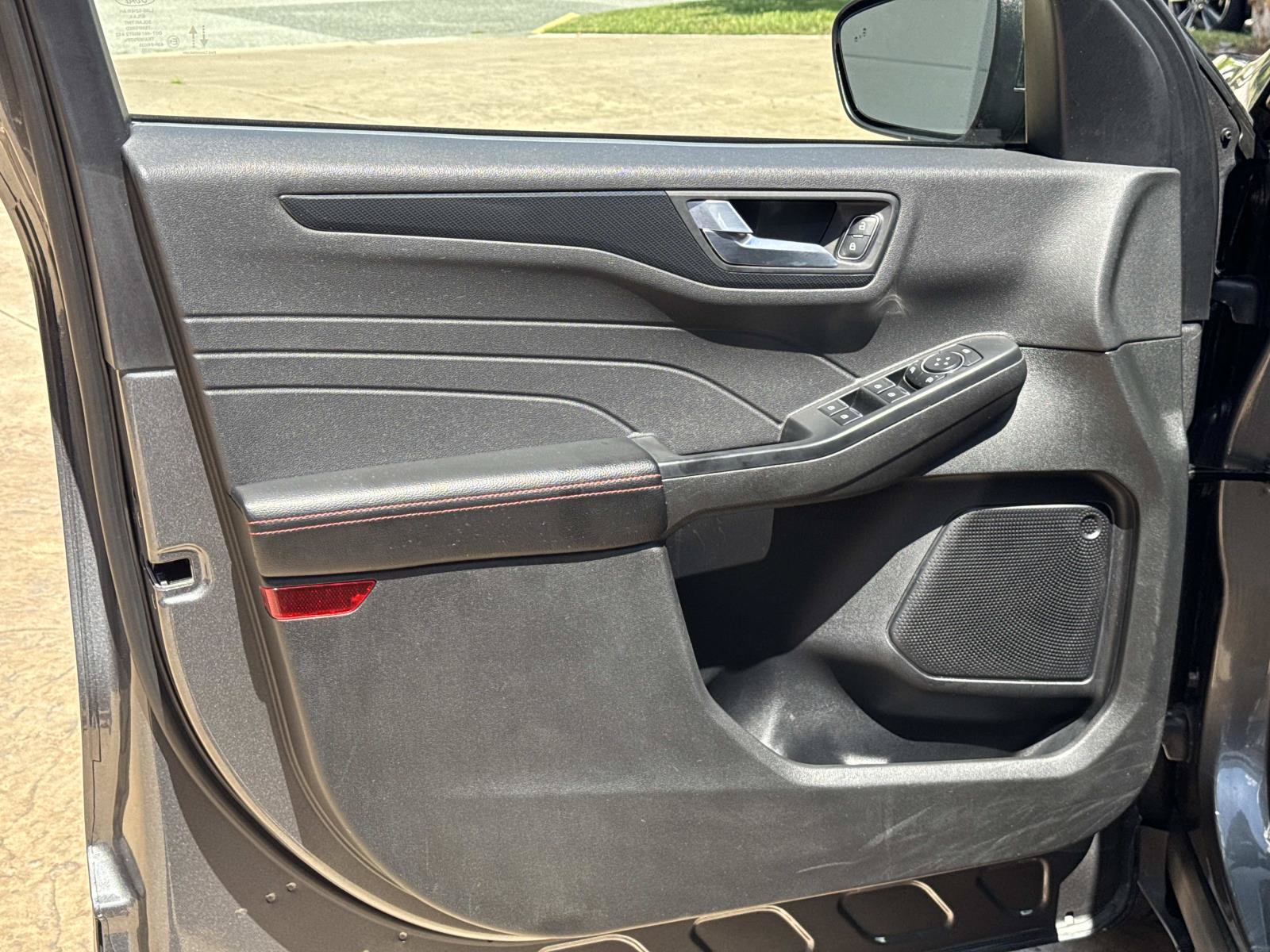 Used 2025 Ford Escape ST-Line FWD image 10