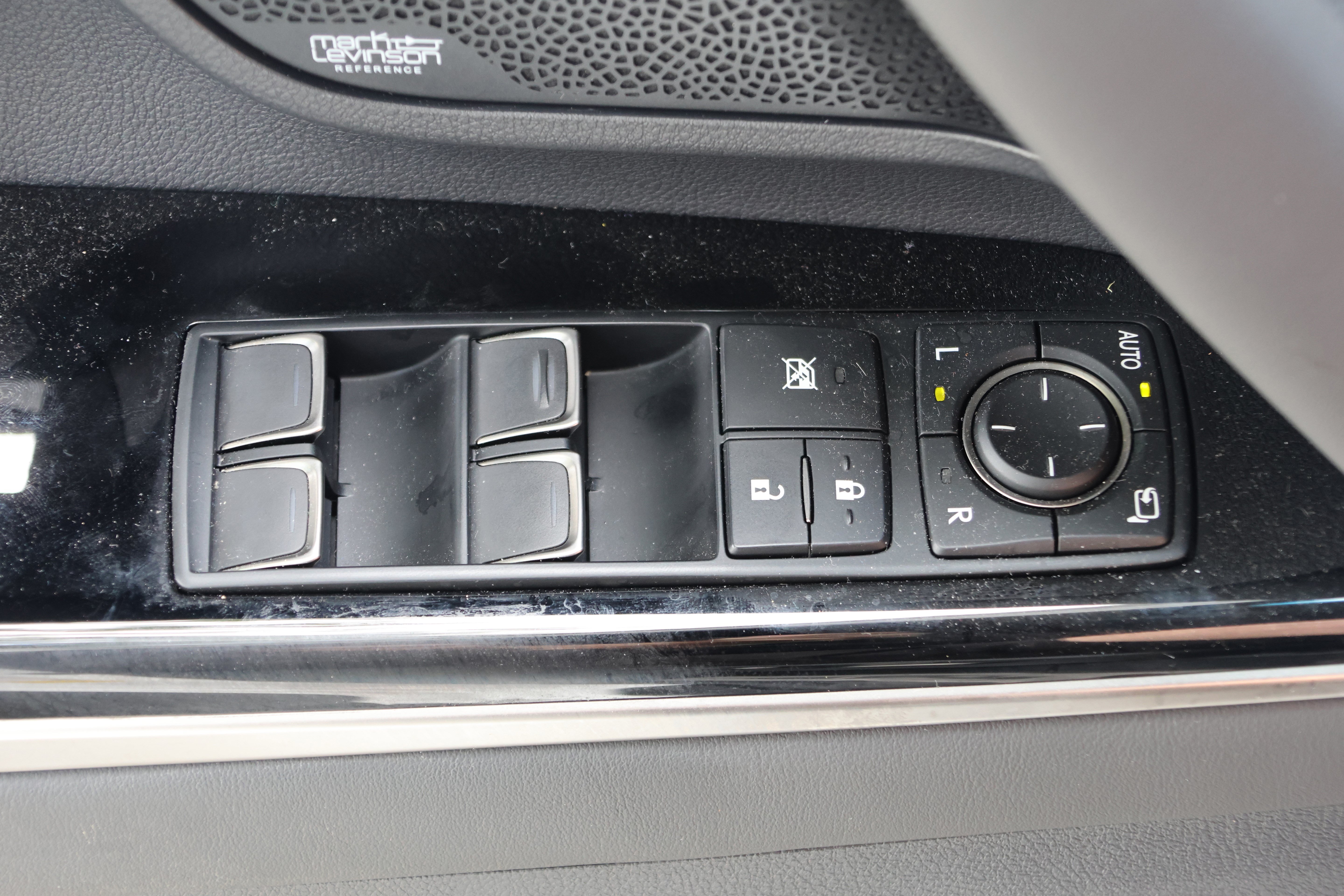 Used 2023 Lexus LX 600 F Sport w/ Accessory Package (Z1) AWD/4WD image 15