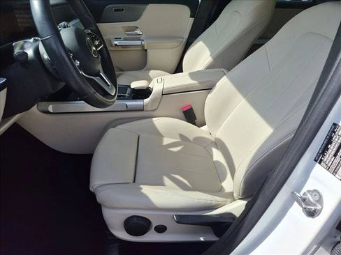 Used 2022 Mercedes-Benz GLB 250 4MATIC image 16