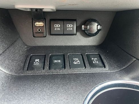 Used 2018 Toyota Highlander XLE AWD/4WD image 32