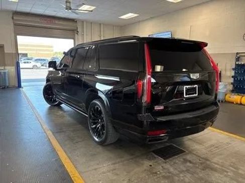 Used 2023 Cadillac Escalade ESV Sport w/ LPO, ONYX Package AWD/4WD image 8