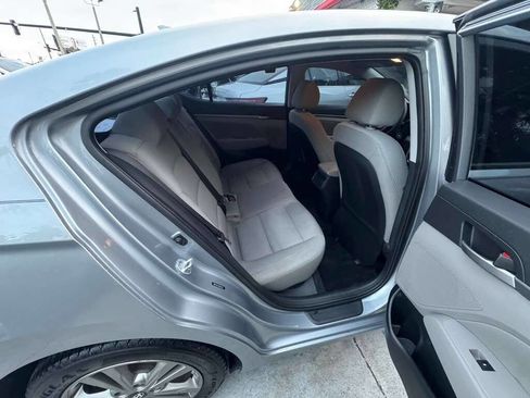 Used 2017 Hyundai Elantra SE image 4