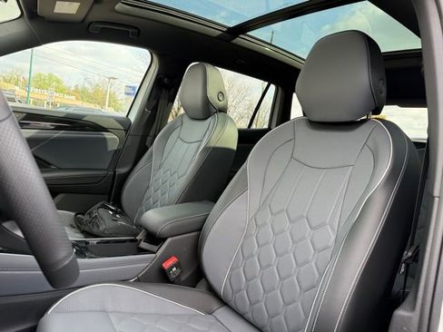 New 2026 Volkswagen Tiguan SEL R-Line AWD/4WD image 13