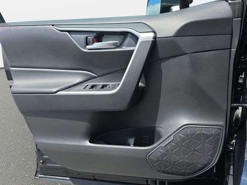 Used 2022 Toyota RAV4 XLE w/ Convenience Package FWD image 27
