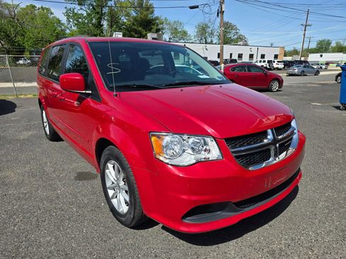 Used 2016 Dodge Grand Caravan SXT w/ Rear Park Assist Package image 12