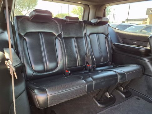 Used 2022 Jeep Wagoneer Series III w/ Premium Group I AWD/4WD image 13