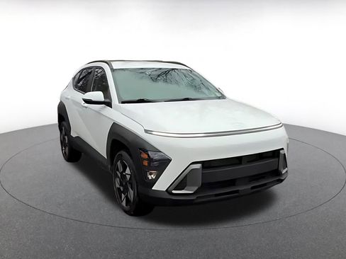 Used 2025 Hyundai Kona SEL image 3