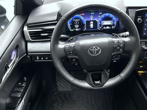 Used 2025 Toyota Camry XSE FWD image 12