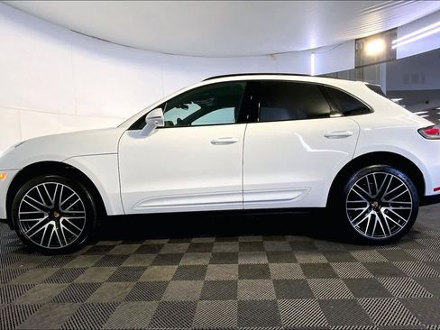 Used 2025 Porsche Macan image 2