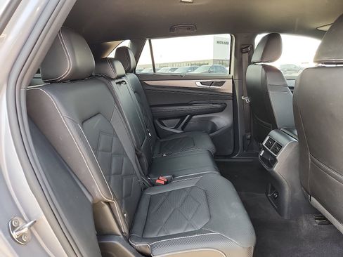 Certified 2025 Volkswagen Atlas Cross Sport SE FWD image 14