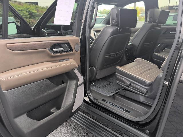 Used 2026 GMC Yukon XL Denali Ultimate w/ LPO, Floor Liner Package AWD/4WD image 35