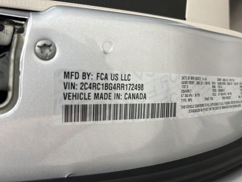 Used 2024 Chrysler Pacifica Touring-L FWD image 29