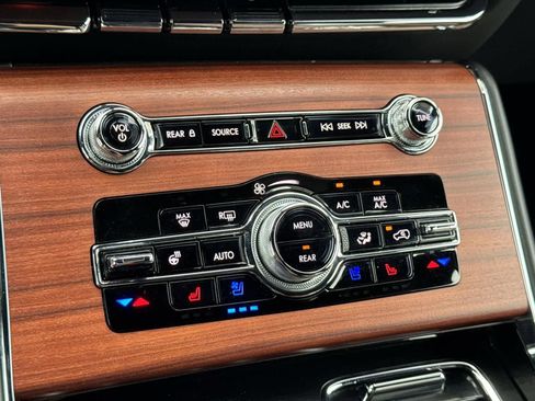 Used 2023 Lincoln Aviator Reserve w/ Equipment Group 201A image 14