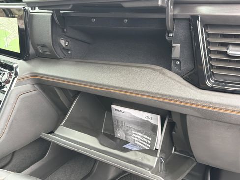 Used 2025 GMC Sierra 2500 AT4 image 29