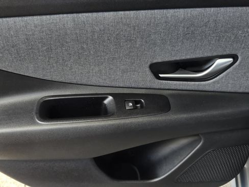 Used 2023 Hyundai Elantra Limited FWD image 12