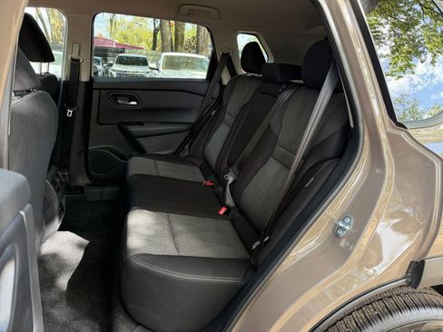 Used 2025 Nissan Rogue SV image 36