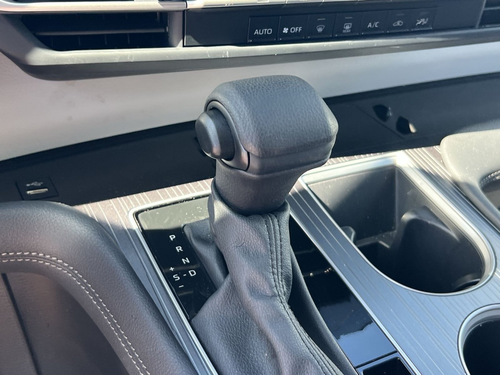 Used 2025 Toyota Sienna LE FWD image 17