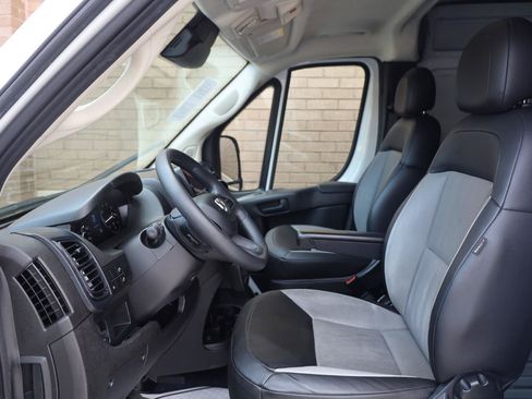 Used 2024 RAM ProMaster 2500 w/ Convenience Group FWD image 19