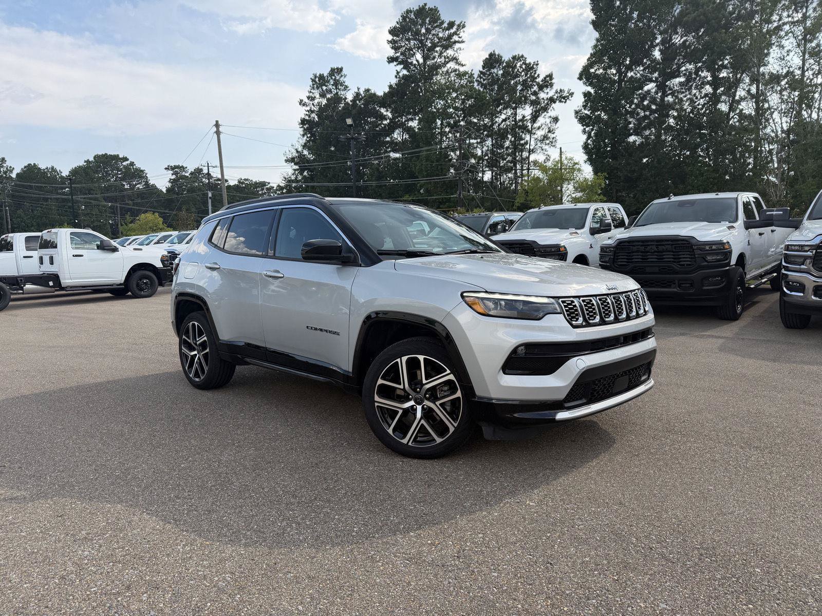 Certified 2025 Jeep Compass Limited w/ Elite Group AWD/4WD image 3