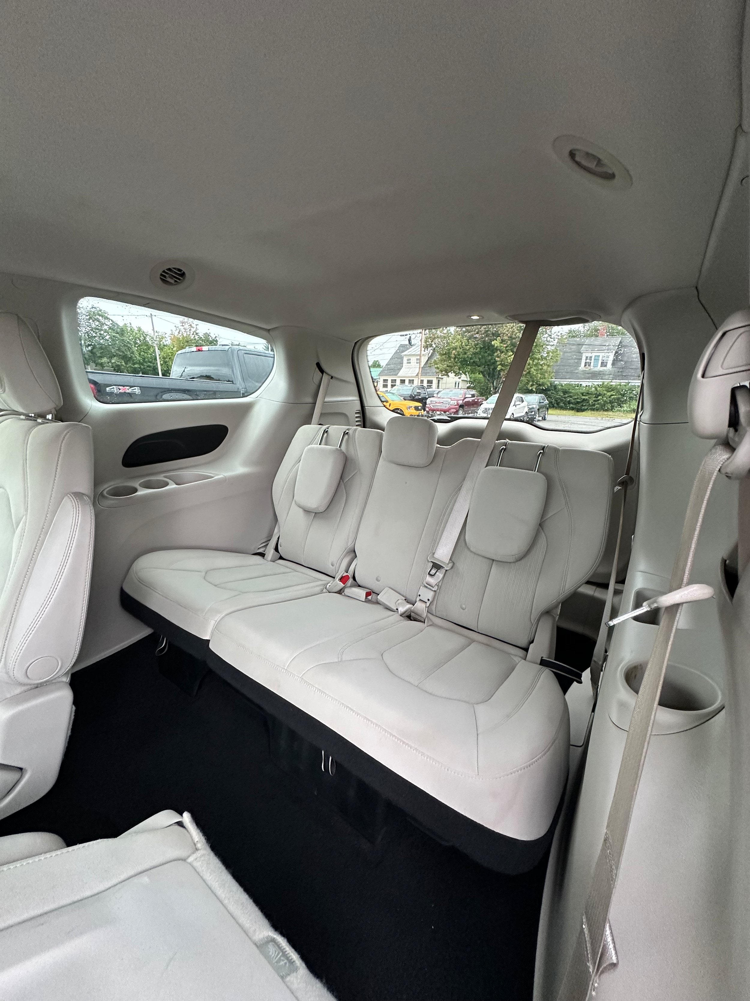 Used 2017 Chrysler Pacifica LX FWD image 18