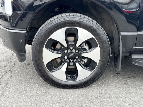 Used 2023 Ford F150 Lightning Platinum image 19