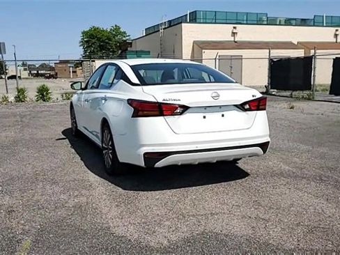 Used 2023 Nissan Altima 2.5 SV image 9