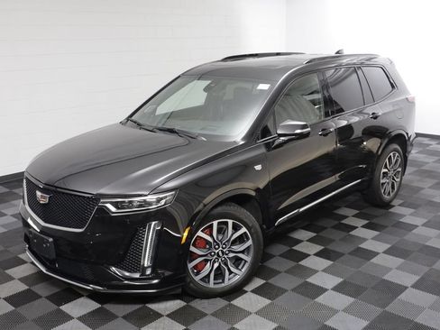 Used 2023 Cadillac XT6 Sport w/ Technology Package AWD/4WD image 2