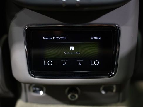 Used 2022 Bentley Bentayga image 32