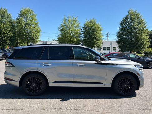 Used 2024 Lincoln Aviator Reserve w/ Jet Package AWD/4WD image 8