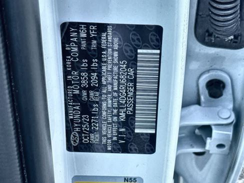 Used 2024 Hyundai Elantra SE FWD image 29