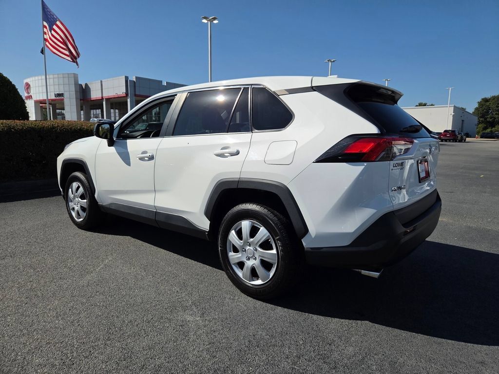 Used 2023 Toyota RAV4 LE FWD image 9