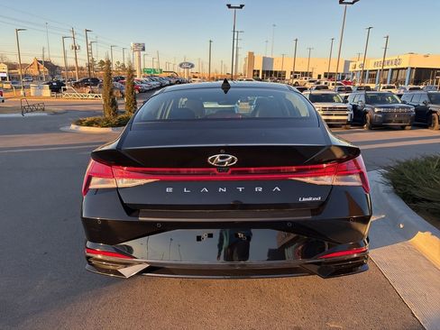 Certified 2023 Hyundai Elantra Limited image 7