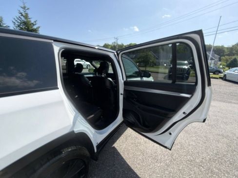 Used 2024 Jeep Wagoneer Launch Edition AWD/4WD image 36