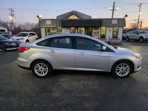 Used 2018 Ford Focus SE FWD image 9