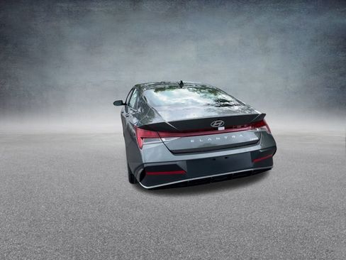 New 2025 Hyundai Elantra Limited image 18