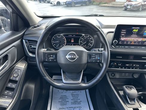 Used 2025 Nissan Rogue SV image 14