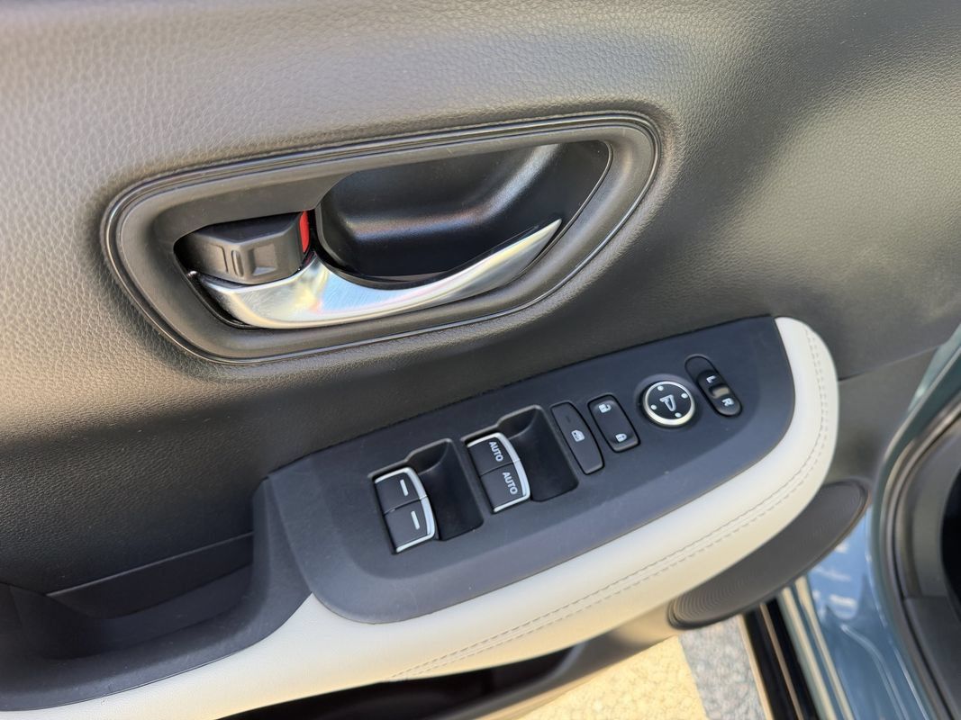 Used 2023 Honda HR-V EX-L image 10