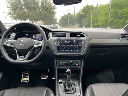 Certified 2023 Volkswagen Tiguan SE R-Line FWD image 26