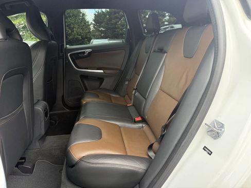 Used 2016 Volvo XC60 T5 Platinum image 10