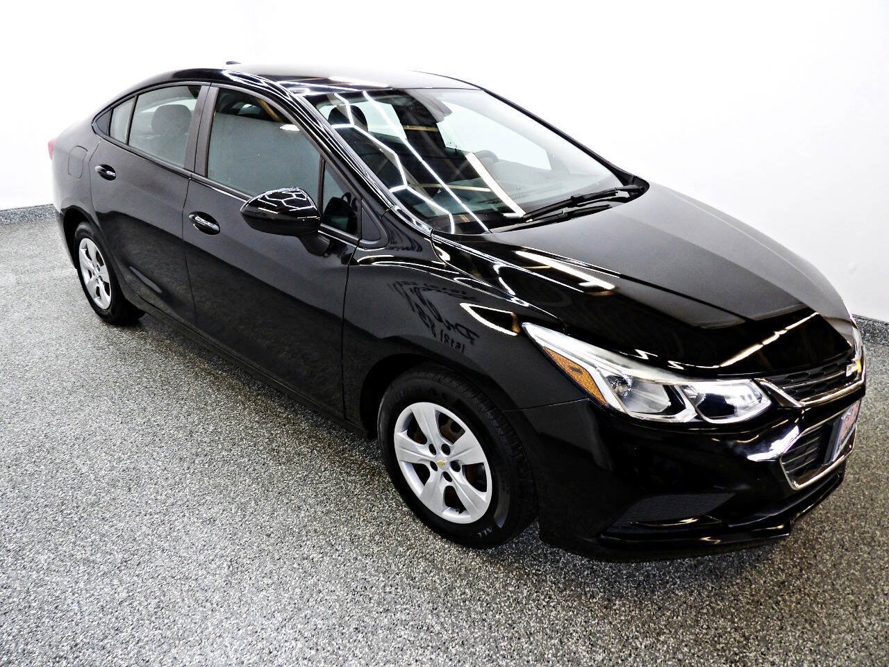 Used 2017 Chevrolet Cruze LS FWD image 3